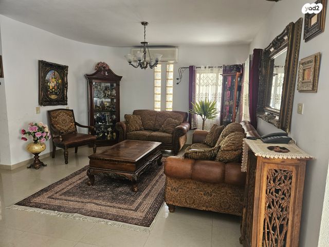 רחבת הקנאים 7