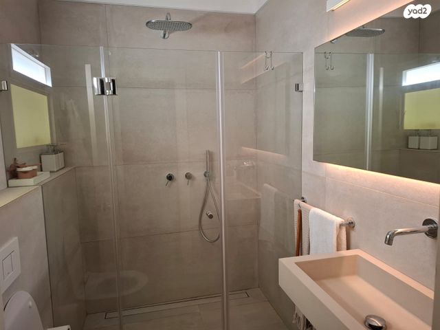 בית פרטי/ קוטג', הנשר 54, לב הפארק, רעננה