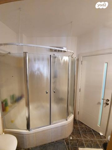 דו משפחתי, חוחית 11, מעוף, ערד