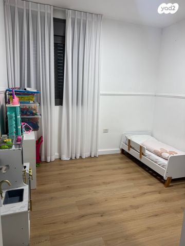 גג/ פנטהאוז, חרצית 4, הארזים, אופקים