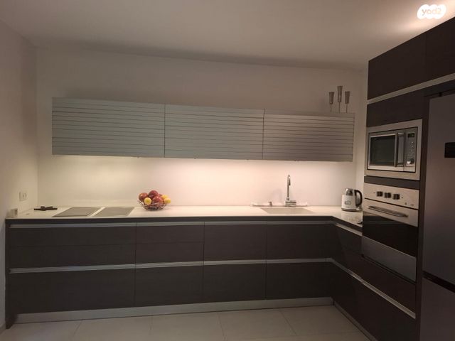 בית פרטי/ קוטג', הנשר 54, לב הפארק, רעננה