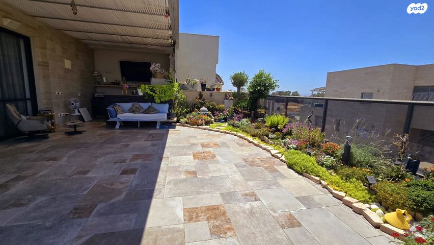 גג/ פנטהאוז, שדרות רפאל סויסה 14, בר לב, מזכרת בתיה