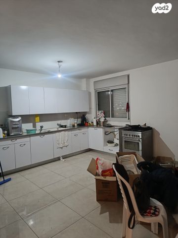 דירה, שבעת המינים 12, אחיסמך, אחיסמך