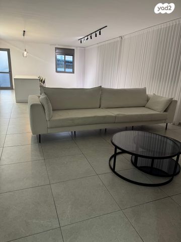 גג/ פנטהאוז, חרצית 4, הארזים, אופקים