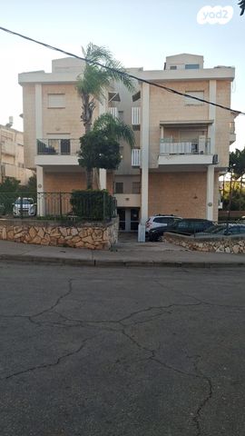 דירה, האלון 6, כרמל מערבי, חיפה