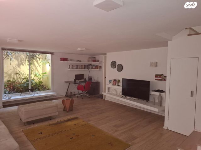 בית פרטי/ קוטג', הנשר 54, לב הפארק, רעננה