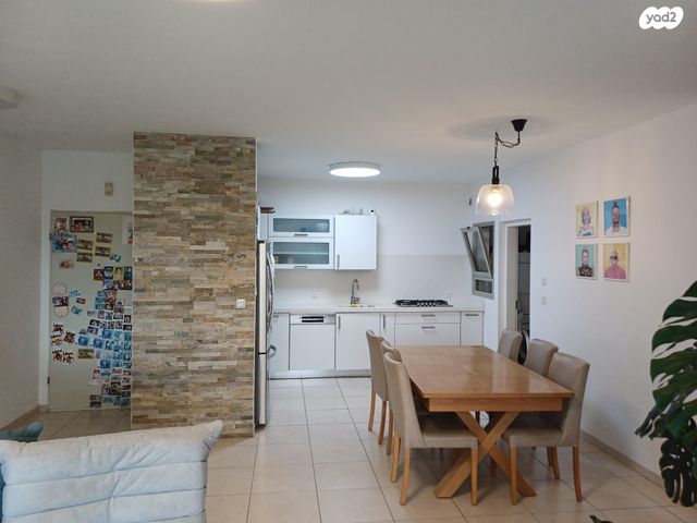 דירה, גולן 60, גבעת טל, אלפי מנשה