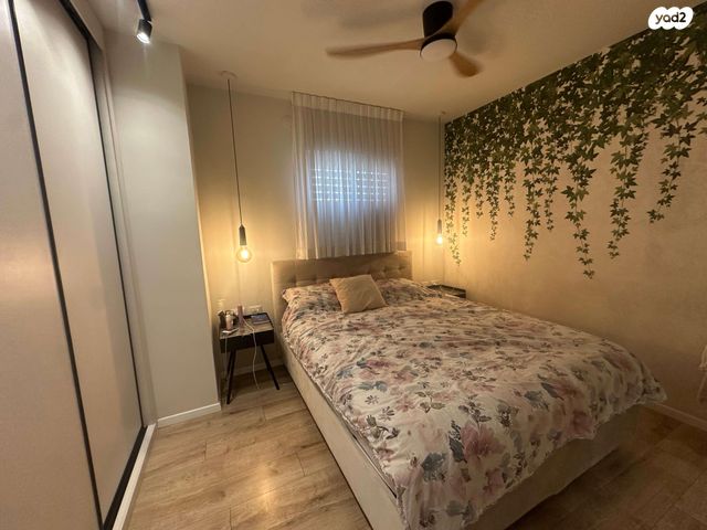 דו משפחתי, שנת היובל 100, גיל עמל, הוד השרון