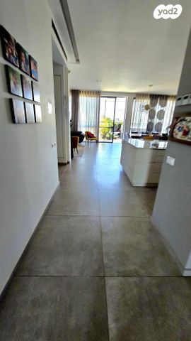 גג/ פנטהאוז, שדרות רפאל סויסה 14, בר לב, מזכרת בתיה