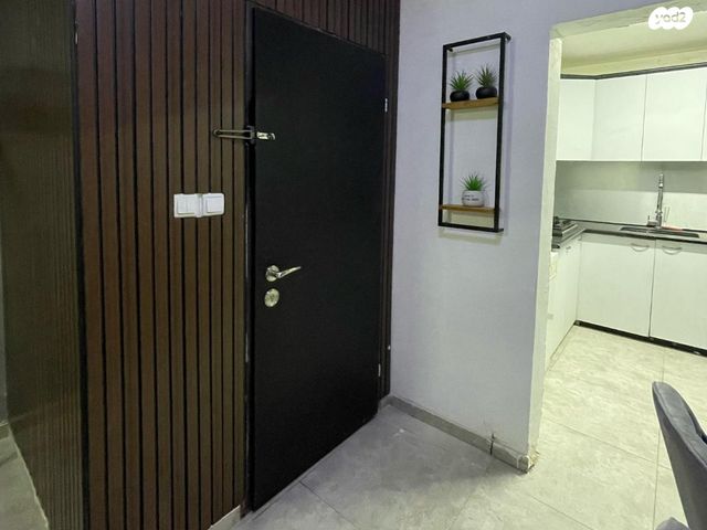 ז'בוטינסקי 8