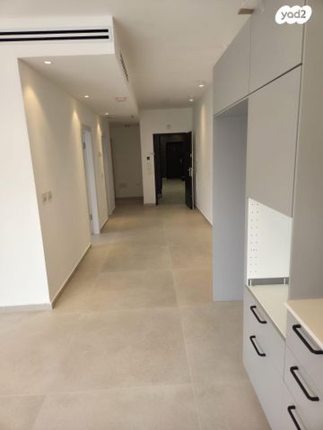 דירה, יוסף הגלילי 12, שכונת בן גוריון, מרכז העיר ג', רמת גן