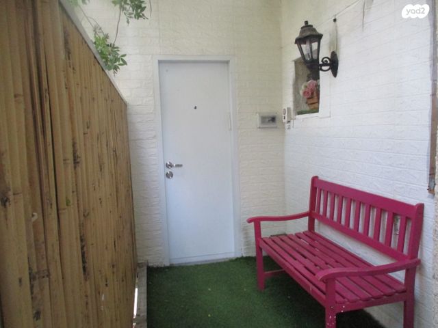 דירה, ירושלים 61, הפועל המזרחי ב', שיכון ב', בני ברק