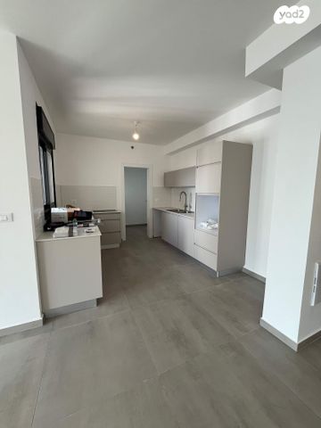 דירה, הרב הרצוג 8, צפון מערב מרכז העיר, נתניה