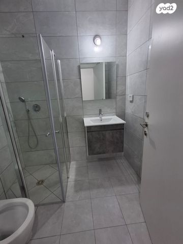 דירה, שלום הגליל 6, אריק שרון, נהריה