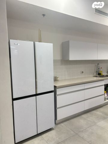 דירה, דרך מנחם בגין 158, מונטיפיורי, הרכבת, תל אביב יפו