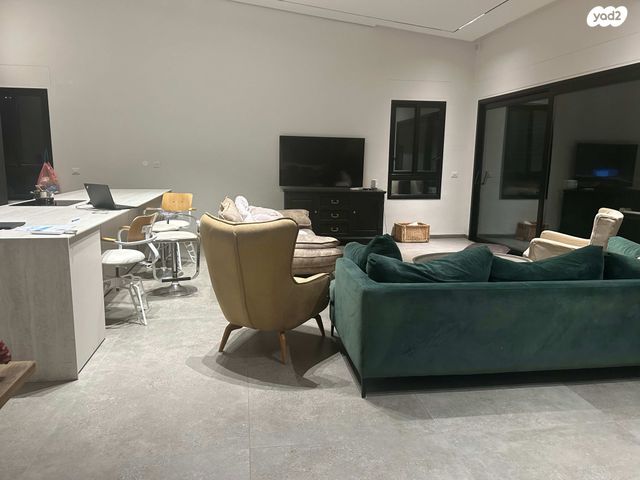 גג/ פנטהאוז, שולמית אלוני 3, בצל האורנים, קרית טבעון