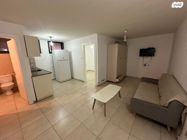 מרתף/ פרטר, אהוד בן גרא 2, שיכוני המזרח, ראשון לציון