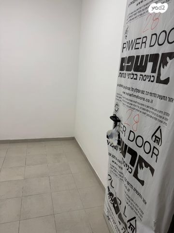 מחסן, נחל צלמון 1, צור יצחק, צור יצחק