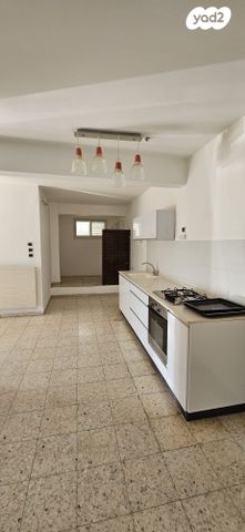 דירה, כרמים 23, מעוז ציון א', מבשרת ציון