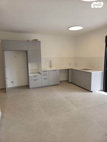 דירה, יוסף הגלילי 12, שכונת בן גוריון, מרכז העיר ג', רמת גן