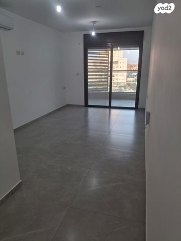 דירה, שלום הגליל 6, אריק שרון, נהריה