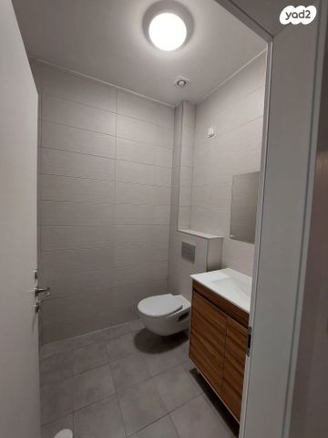 דירה, חצוצרה 2, המוזיקה, שדרות