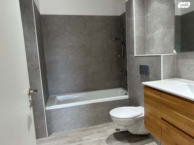 גג/ פנטהאוז, המייסדים 17, נווה אפרים, פרדס חנה כרכור