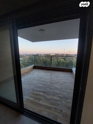 דירה, חצוצרה 2, המוזיקה, שדרות