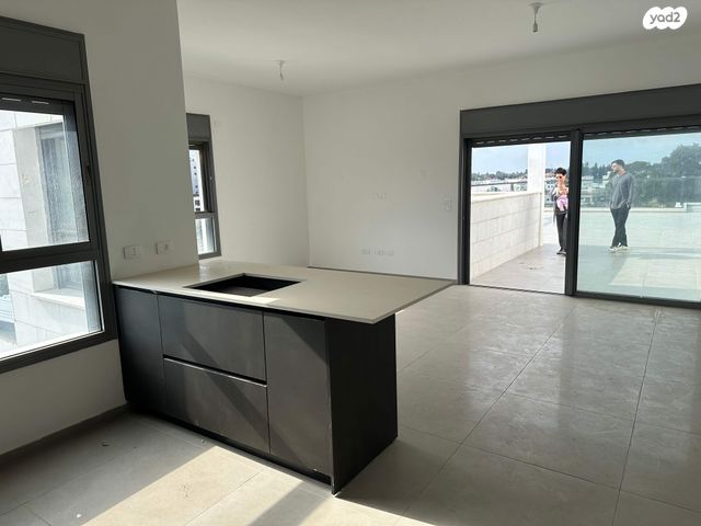 גג/ פנטהאוז, המייסדים 17, נווה אפרים, פרדס חנה כרכור