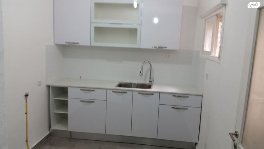 קרן היסוד 81