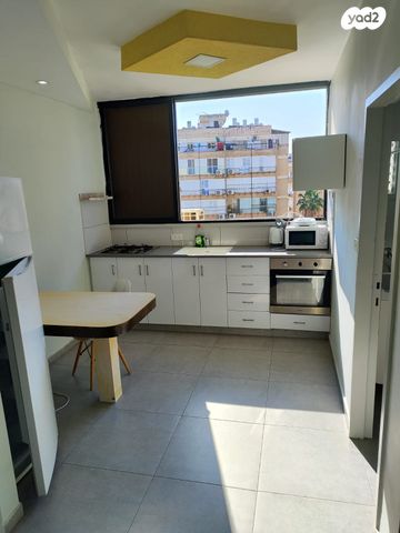 אברהם שפירא 24