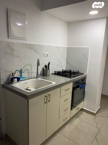 דירת גן, החצוצרה 2, כלי שיר, מעלה אדומים