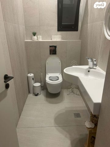 גג/ פנטהאוז, שולמית אלוני 3, בצל האורנים, קרית טבעון