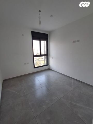 דירה, שלום הגליל 6, אריק שרון, נהריה