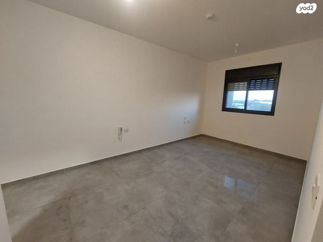 דירה, חצוצרה 2, המוזיקה, שדרות