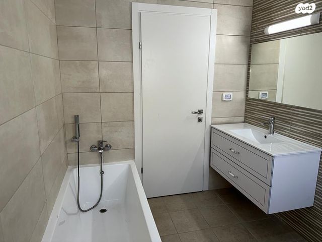 דופלקס, חורשת האקליפטוס 116, אדמית / יערית, שלומי