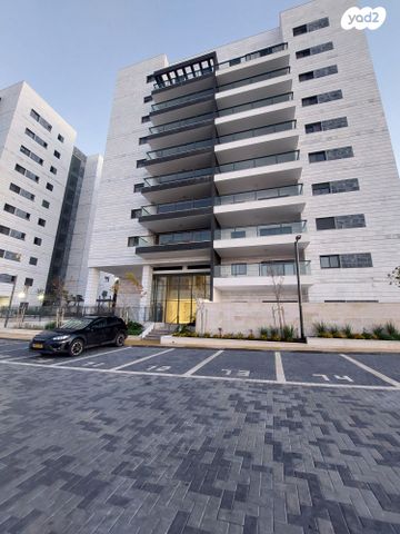 דירה, חצוצרה 2, המוזיקה, שדרות