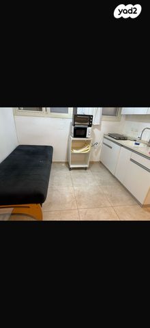 מרתף/ פרטר, חנה סנש 7, יצחק שדה, אזור