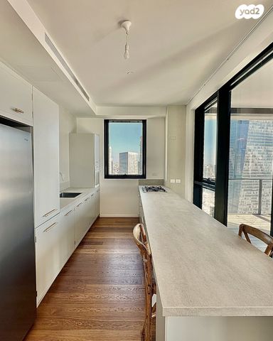 דירה, ליאונרדו דה וינצ'י 12, גני שרונה, קרית הממשלה, תל אביב יפו