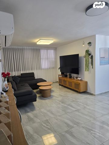 דירה, אחד העם 12, רובע ה', אשדוד