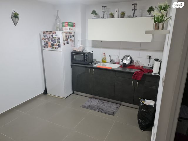 מעוז חיים 19