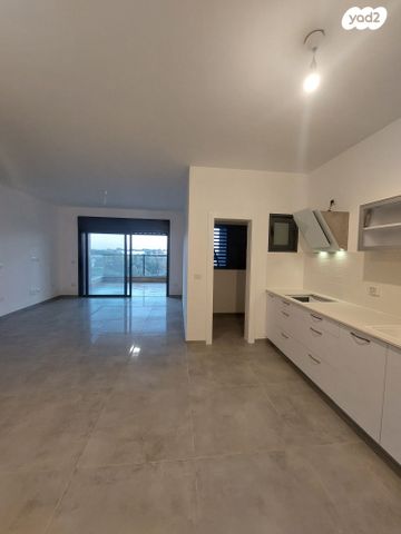 דירה, חצוצרה 2, המוזיקה, שדרות