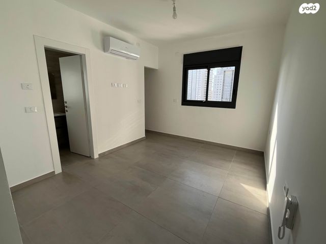 דירה, הרב הרצוג 8, צפון מערב מרכז העיר, נתניה