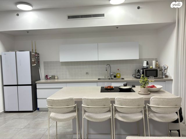 דירה, דרך מנחם בגין 158, מונטיפיורי, הרכבת, תל אביב יפו