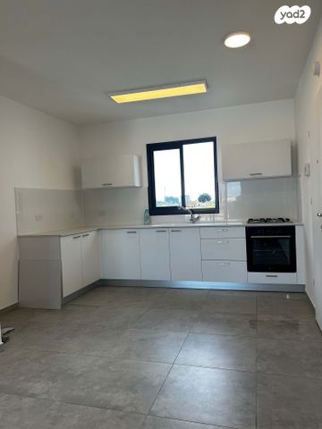 דירה, הרב צבי יהודה קוק 27, אגמים מזרח, אשקלון