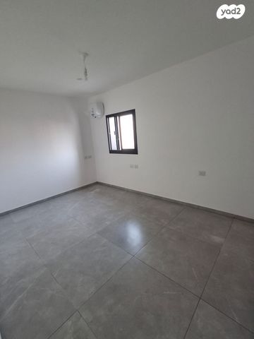 דירה, שלום הגליל 6, אריק שרון, נהריה