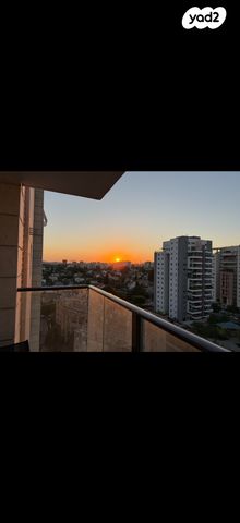 דירה, דרך העצמאות 10, ליבת העיר, יהוד מונוסון