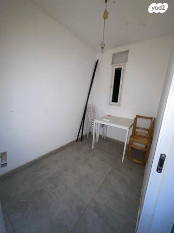 דירה, ז'בוטינסקי 8, שאר העיר, קדימה צורן