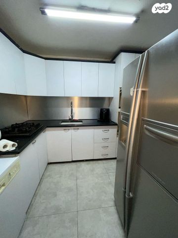 דירה, ז'בוטינסקי 8, שאר העיר, קדימה צורן