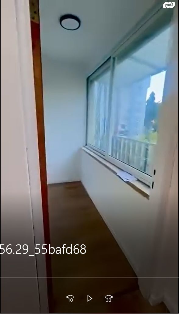 דירה, תשי"ג 9, פנחס ספיר, מגדל העמק